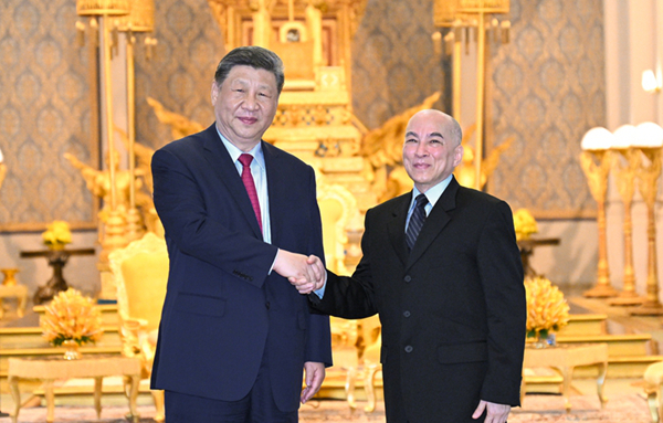 习近平会见柬埔寨国王西哈莫尼